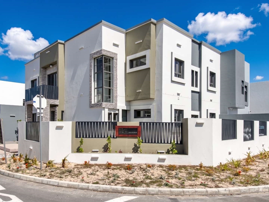 6 Bedroom Property for Sale in Sandown Western Cape